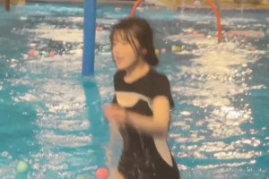 这么大的球，“背刺姐”还真玩明白了😂