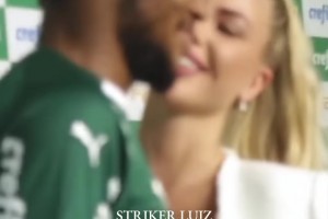 阿德里亚诺的前妻是真漂亮啊😍跟他在一起显然是为了钱