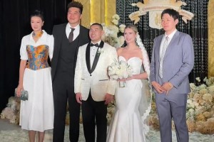 过两天要和布朗尼对决了🤣弗拉格训练中暴扣，展现强悍天赋