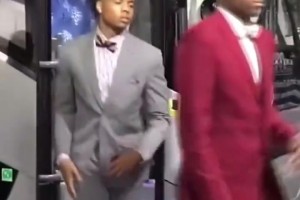 17届选秀！这一届的成材率如何呢？科林斯和米切尔聊的很开心啊！