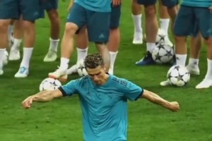 C罗：看好了，我只演示一遍！