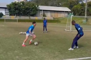 安东尼更新社媒，自己留在巴西进行训练