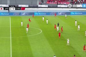 你俩是陌生人呢？朱辰杰离谱不看人传球，直接失误出边线