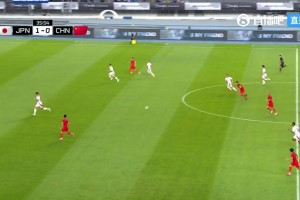 韦世豪射门被挡错失良机！董路：倒三角啊，这怎么能射呢