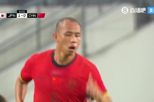 单后腰这块😂！董路：黄政宇都前插啦，想当法比安鲁伊斯啊