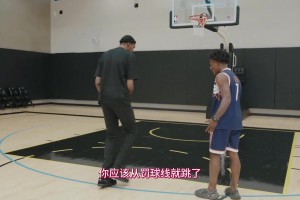 甲亢哥在面前各种整活~杜兰特直接蔑视小表情🤣一点都不惯着！