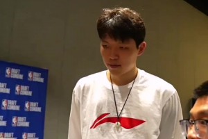 开拓者记者误以为杨瀚森会说粤语：我以前跟易建联学了不少粤语！