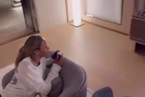 我儿子真菜！詹嫂在2K中操作布朗尼，训练模式下疯狂打铁🤣