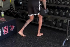 亚历山大和沃克兄弟俩关系真好 休赛期天天在一起训练