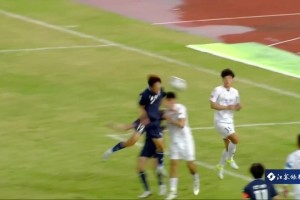 现场实拍：申花外援阿苏埃敲山震虎破门，工体现场一片哗然