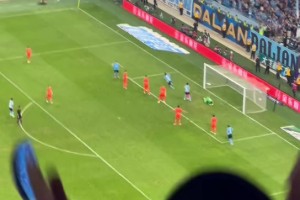 球迷实拍！大连英博拉布亚德任意球破门⚡⚡⚡