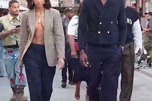 卧槽？！🙈杰伦-布朗女友的着装这么大胆，竟然……