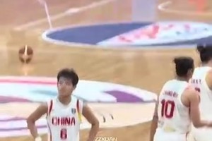 昨晚中国女篮不敌日本后，杨舒予看着比分牌，感觉像憋了一口气！