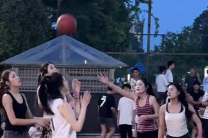 继飞盘、自行车后，打野球的女生也越来越多了……🤔🤔🤔