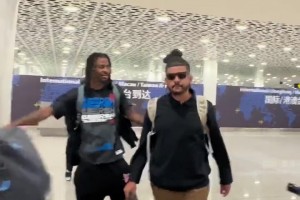 人气可以哦🔥莫兰特抵达中国！许多球迷早早接机等候🔥