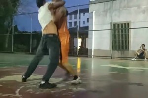 奥尼尔超级生气暴怒准备抓巴克利回家吃饭🤣🤣