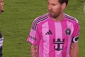 真正的逆境之王！回顾：17年欧冠C罗梅开二度逆转南大王拜仁！