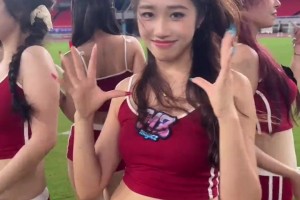 这下不得不看了🤩！啦啦队美女小姐姐为武汉“汉超”宣传助威