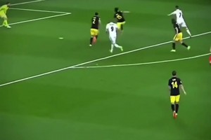 C罗只会吃饼？球迷：有些饼，只有他能吃！