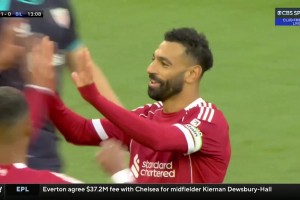 埃基蒂克下底传中助攻！萨拉赫推射破门！利物浦1-0领先毕巴！