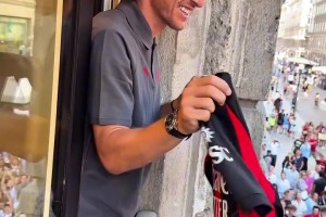 莫德里奇视角！球迷高声呼喊他的名字