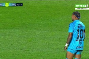 内马尔主罚点射破门梅开二度！桑托斯3-1领先尤文图德！