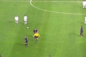 匪夷所思！这么远确定要打门吗？卡洛斯：这是哥的正常射程！