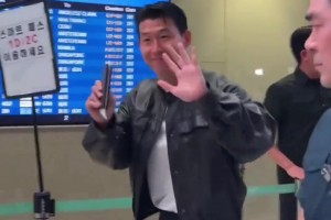 孙兴慜被拍到现身机场，这是要起飞去洛杉矶找洛里了嘛🫠