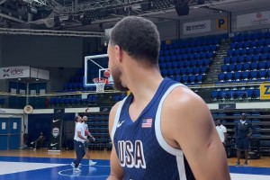 库里几次反弹地板都进了，确实有点说法