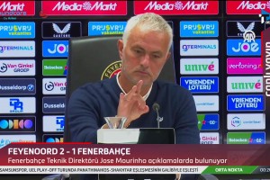 好身手！穆帅在发布会上打苍蝇😅