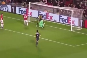 名场面：范佩西攻破曼联球门，却赢得老特拉福德满场掌声！