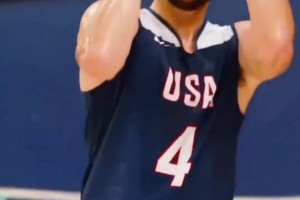 库里接球投篮细节解析，投篮力线偏身体右侧，右肩肩上部投篮