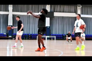 中国行不耽误训练！巴特勒现身青岛队训练基地👀