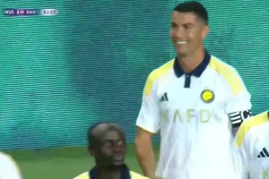 C罗跃起头球破门梅开二度！韦斯利断球传中送助攻！