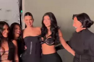 最佳防守阵容？卡戴珊全体女将登场亮相