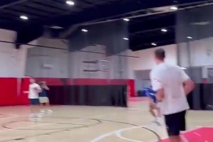 这要是练出篮子就无敌辣！新科状元弗拉格投篮训练视频