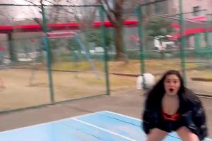 小姐姐一看就练过啊！穿着高跟鞋投三分还这么准！😍