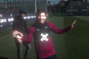 梅西：摊手不是抱歉，而是老弟你还得练😂