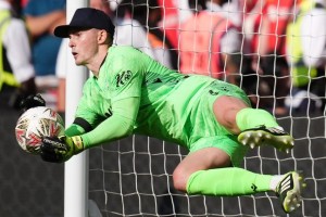 曼联出品！迪恩-亨德森集锦:门线技术&预判一绝,水晶宫后防支柱