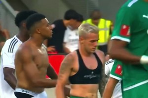 姆巴佩和居勒尔半场时就被蒂罗尔要走了球衣😅