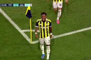 平地惊雷💥弗雷德世界波破死角，费内巴切总比分反超费耶诺德！