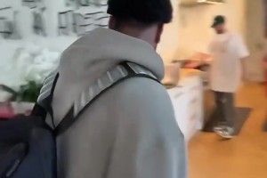 太像了！转过头那一刻，简直就是幼詹啊