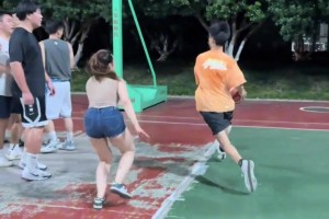 网红卡戴鹿在线约球：晚上了！兄弟，还不出来打球？