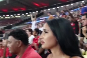 WTF！国外美女球迷现场看比赛时情绪特别激动，休怪我打码了！