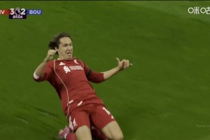 利物浦3-2再次领先！基耶萨禁区内凌空破门！攻入个人英超首球！