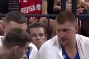 年轻人就是敢穿！WNBA球星安吉尔-里斯，这穿着好清凉！🙈