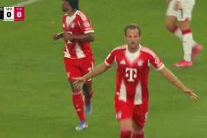 第二个冠军要来了？斯图加特球员解围失误，凯恩抽射破门