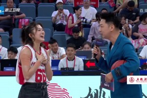 虽然投了三球没进，但是三分线这射程，对吴艳妮来说完全不是问题