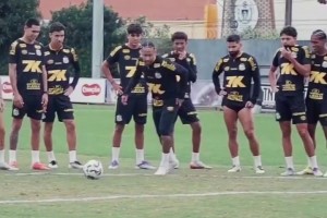 内马尔真老了😅训练时竟然无对抗摔倒，岁月不饶人啊~