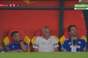 穆帅无语了！塔利斯卡连失绝杀机会，射失点球后补射空门离谱踢空